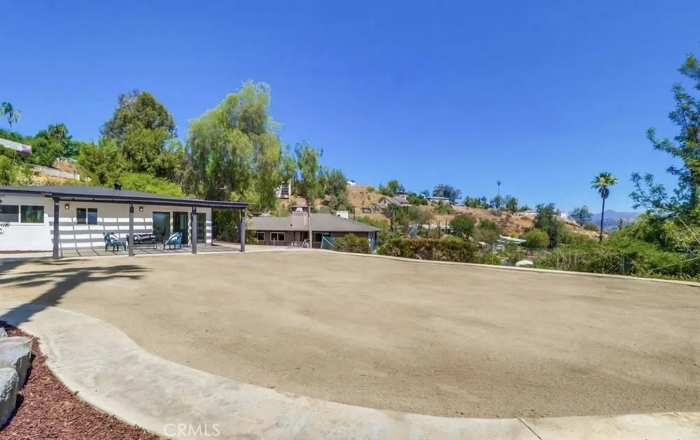 https://cdn.realtyfeed.com/cdn/127/306506270/428d73f814d4b11a47c8d2df1c338cdf.webp