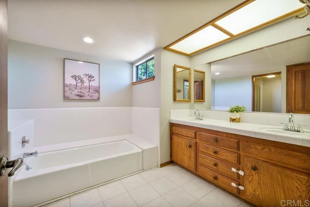 https://cdn.realtyfeed.com/cdn/127/306506331/32f6c2fd194547a48feb8d5ac8be0998.webp