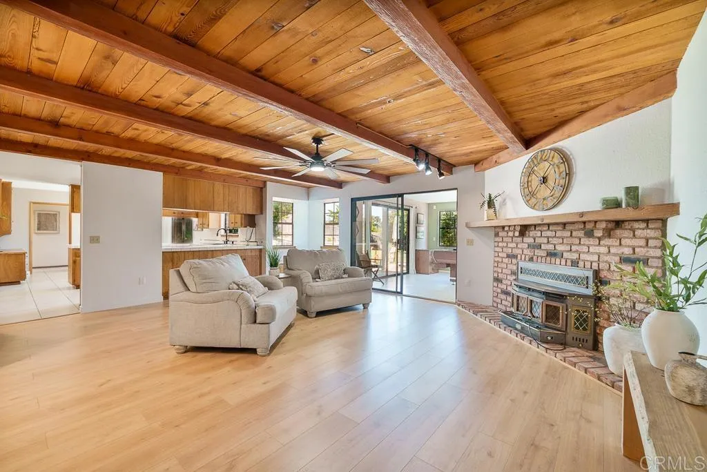 https://cdn.realtyfeed.com/cdn/127/306506331/d41c38edf15b216e10ef9a681a7572b2.webp