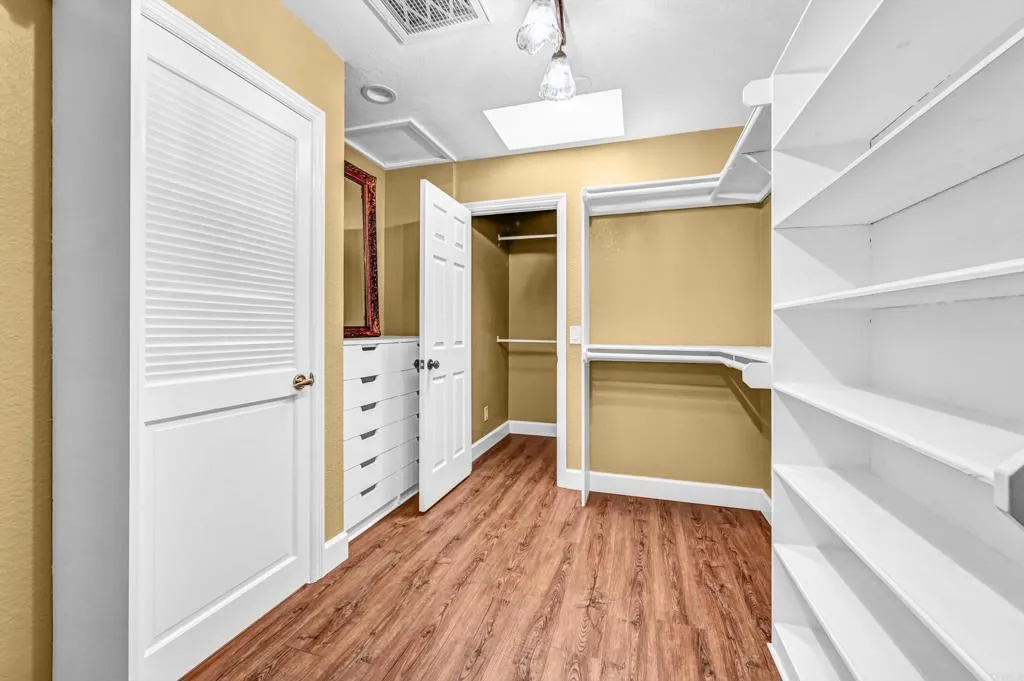 https://cdn.realtyfeed.com/cdn/127/306506336/5e8e7cc88bbcf218556f1d9a6b8bd6b9.webp