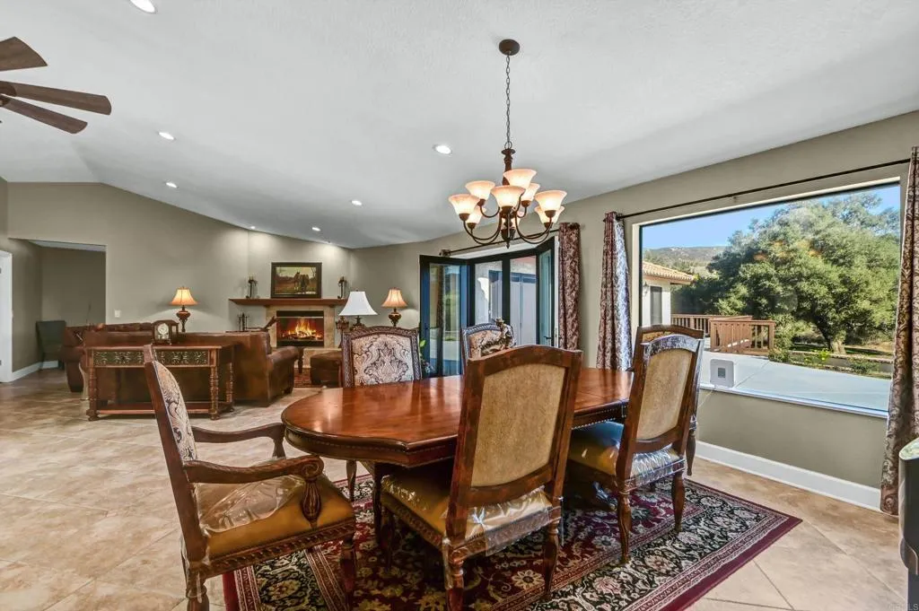 https://cdn.realtyfeed.com/cdn/127/306506336/6f90882d9bc2a25c9c50c1dc42905023.webp