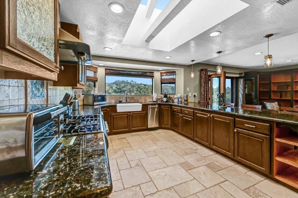 https://cdn.realtyfeed.com/cdn/127/306506336/769136ddc55dec801422353dd19857d9.webp