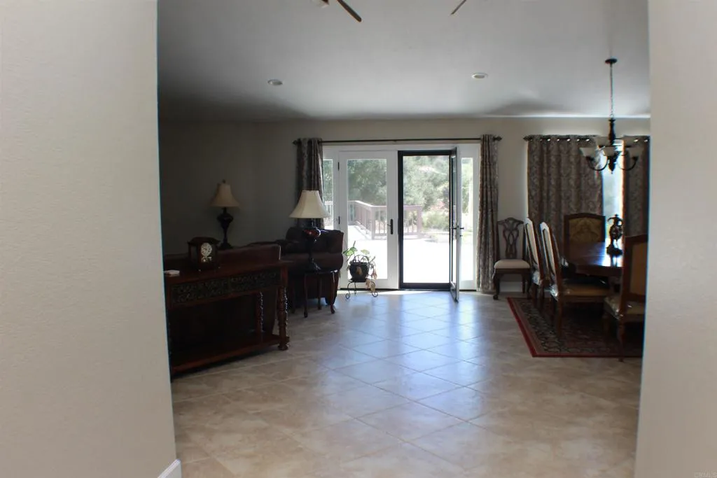 https://cdn.realtyfeed.com/cdn/127/306506336/ad20217c2be22dcf8bfd13f1911d8b16.webp