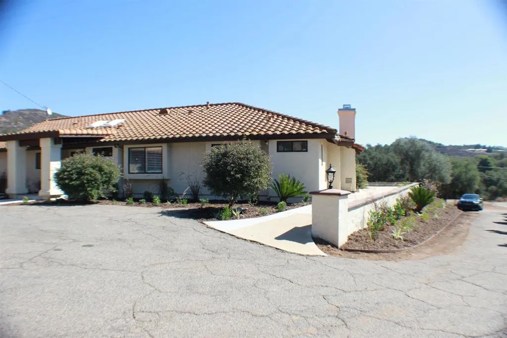 https://cdn.realtyfeed.com/cdn/127/306506336/c508fe20f585cb22e35e8e86c9bfacc6.webp