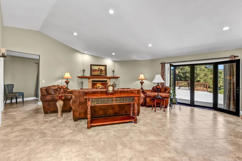 https://cdn.realtyfeed.com/cdn/127/306506336/c71751d2e0b591c94376a0357c7182c2.webp