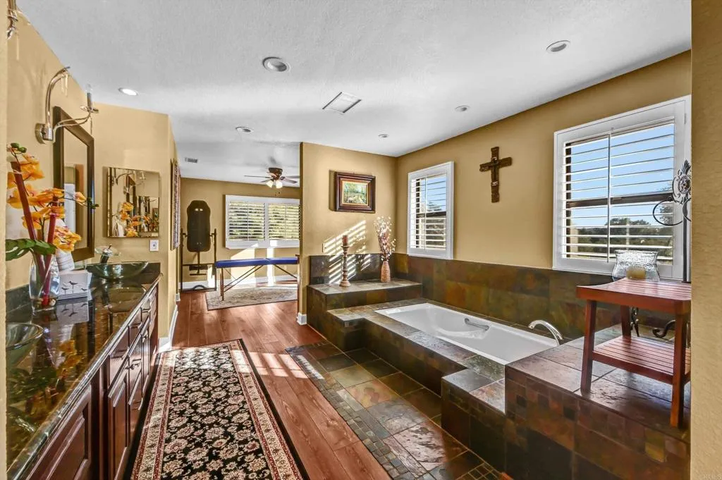 https://cdn.realtyfeed.com/cdn/127/306506336/db1e3e832436b44d676ddc23cdd6da54.webp