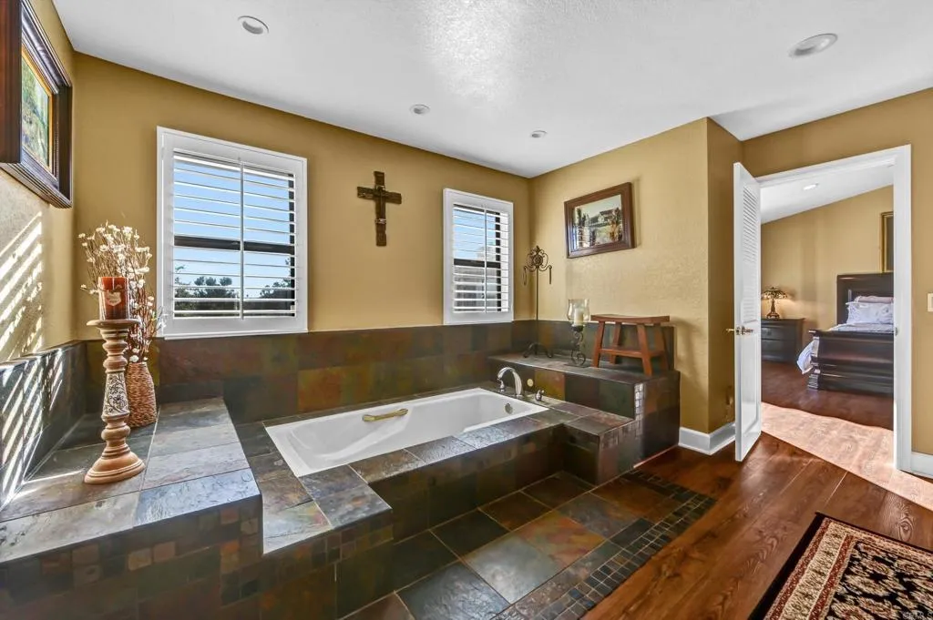 https://cdn.realtyfeed.com/cdn/127/306506336/db5c3533c712973fb78b2c116679d1c5.webp