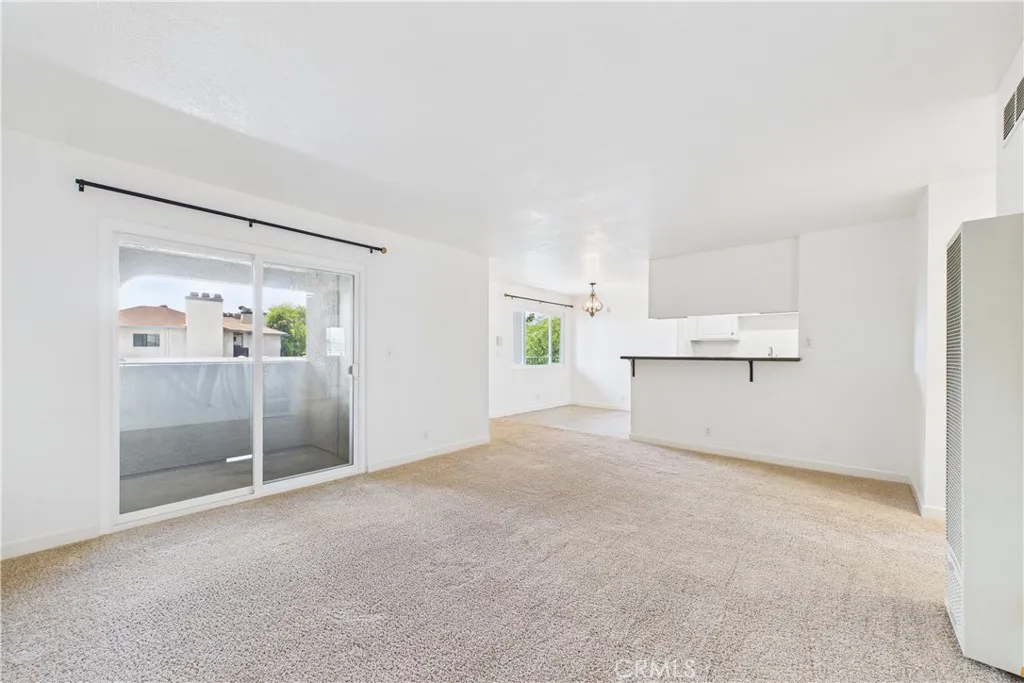 Pubs, bars, restaurants Pubs, bars, restaurants