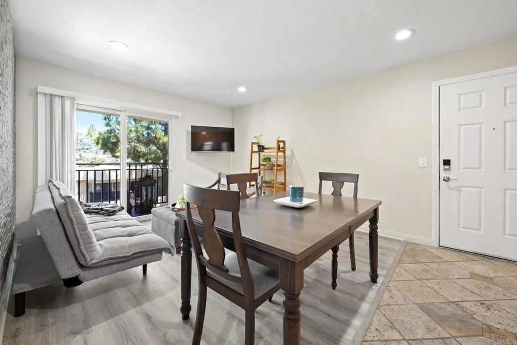 https://cdn.realtyfeed.com/cdn/127/306506839/3084fbc2a541a4f8894c43e742f370ff.webp