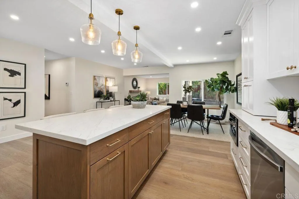 https://cdn.realtyfeed.com/cdn/127/306507220/21b31d915de9fffc046db36aec9abf85.webp