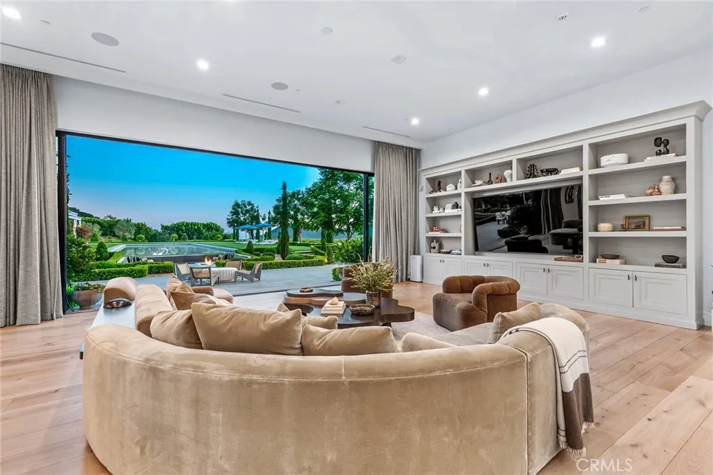 2100 Stratford Circle, Los Angeles, CA, 90077
