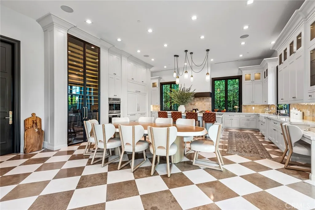 2100 Stratford Circle, Los Angeles, CA, 90077