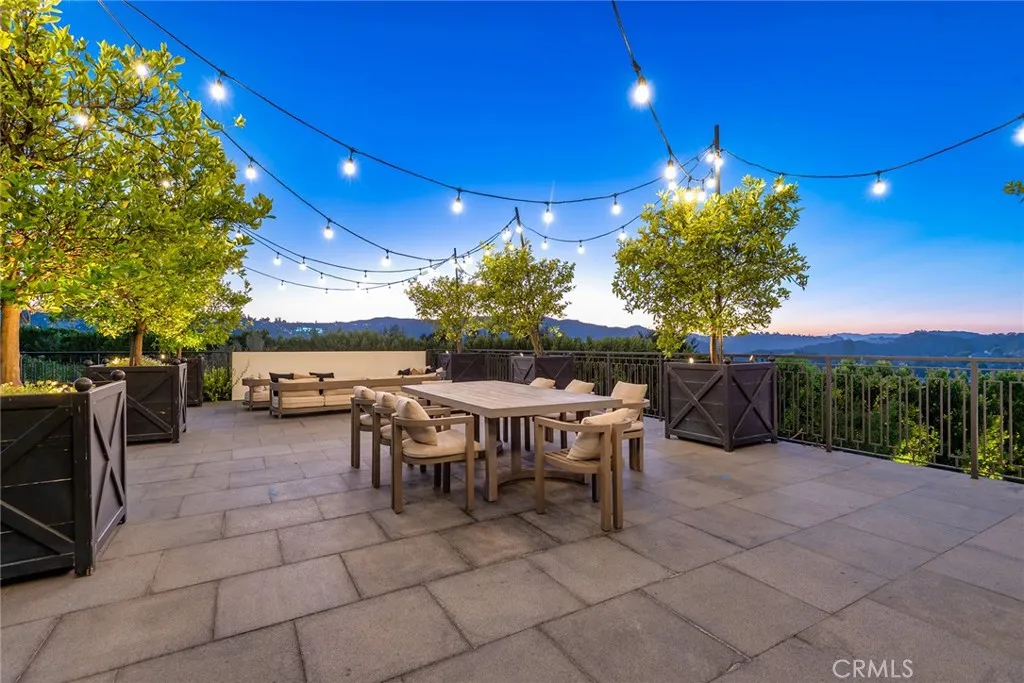 2100 Stratford Circle, Los Angeles, CA, 90077