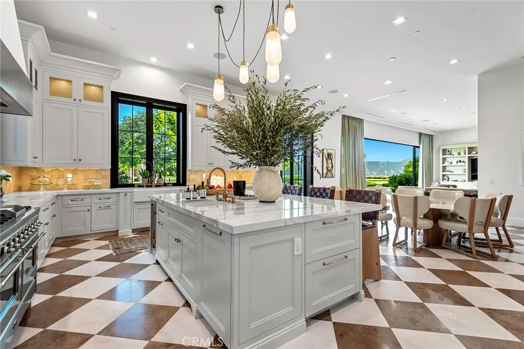 2100 Stratford Circle, Los Angeles, CA, 90077
