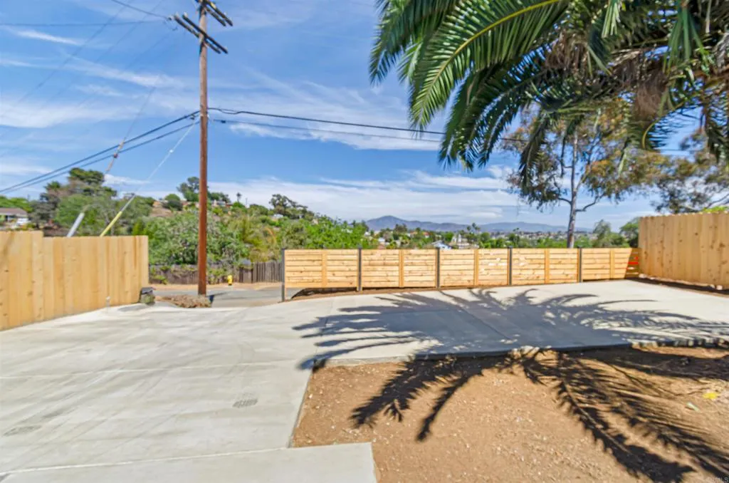 https://cdn.realtyfeed.com/cdn/127/306507415/64abc4f82d2581a00f232aeaeaf04c43.webp