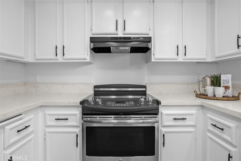 https://cdn.realtyfeed.com/cdn/127/306507472/989d69285539a69cc9fd1c4b33f78b27.webp