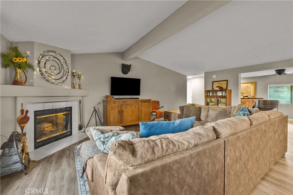 https://cdn.realtyfeed.com/cdn/127/306507596/baf3311c1e9b3ddb8d23967ce5618f56.webp