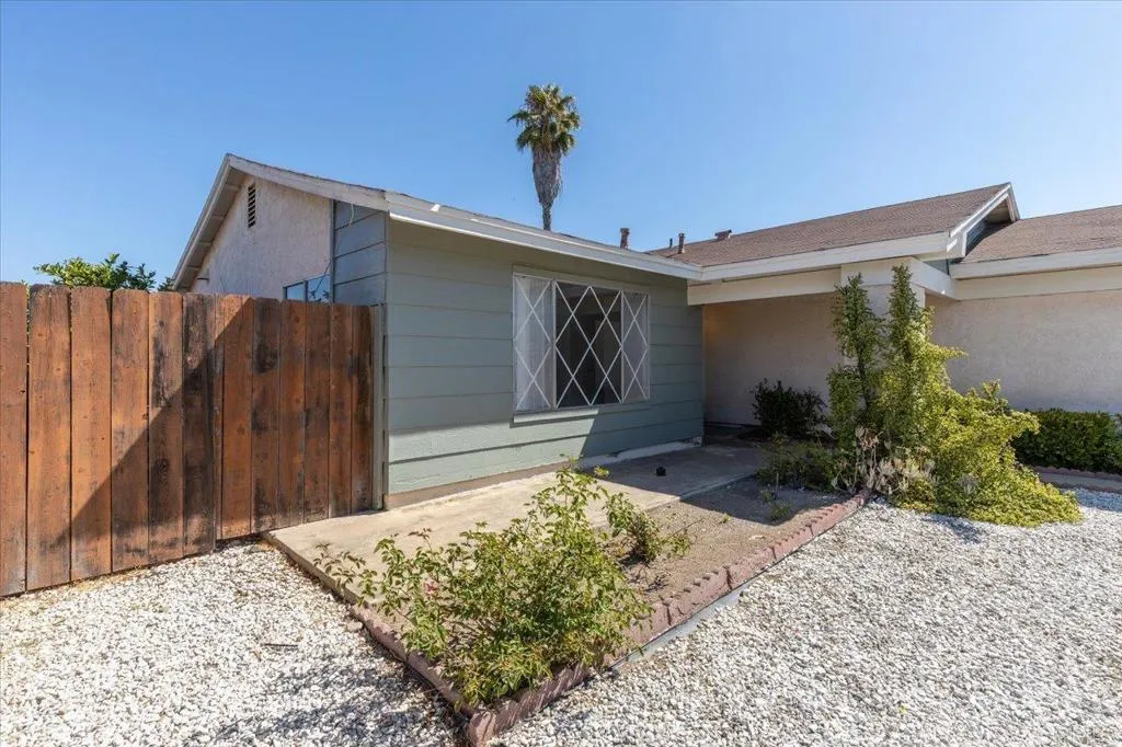 https://cdn.realtyfeed.com/cdn/127/306507719/931355210de88e639bb170937a08fb31.webp