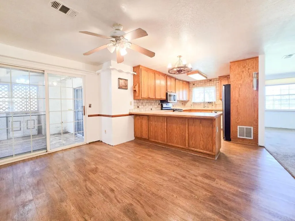 https://cdn.realtyfeed.com/cdn/127/306507743/102a9cdef4f4b7898dbe1df3ab6fb84b.webp