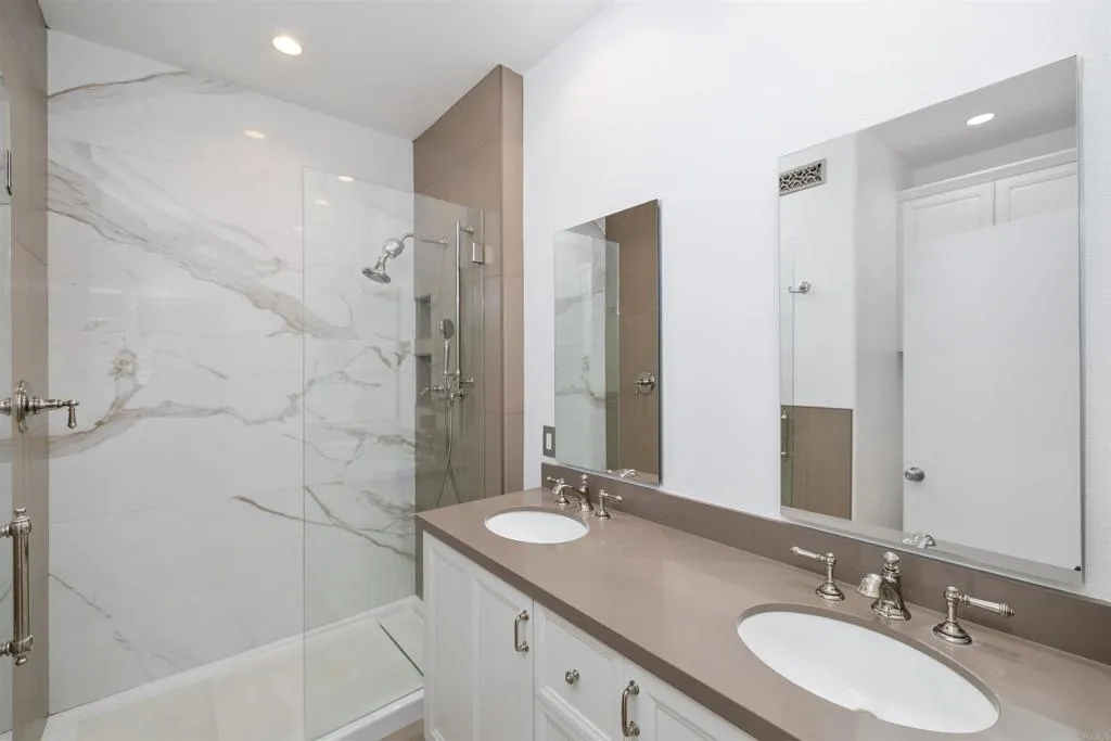 https://cdn.realtyfeed.com/cdn/127/306507772/2e24f19e9fb4151f8d17b0b48ca79658.webp