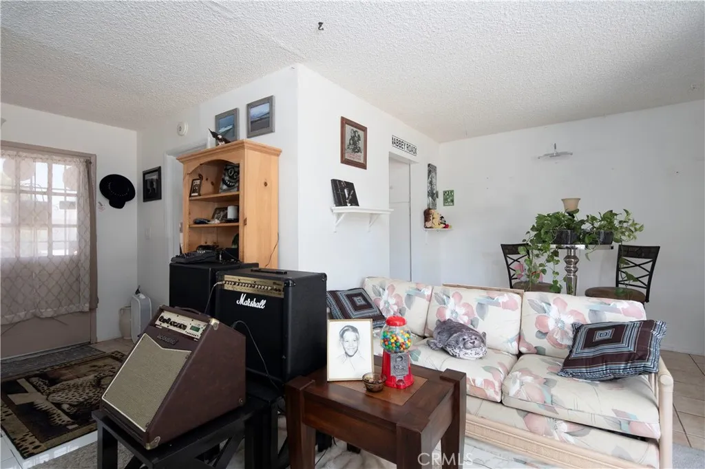 https://cdn.realtyfeed.com/cdn/127/306507800/c95e41414ca755afb055f216781c164d.webp