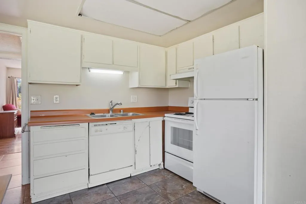 https://cdn.realtyfeed.com/cdn/127/306507815/f3a64199c375ff5defa7ad668da44180.webp