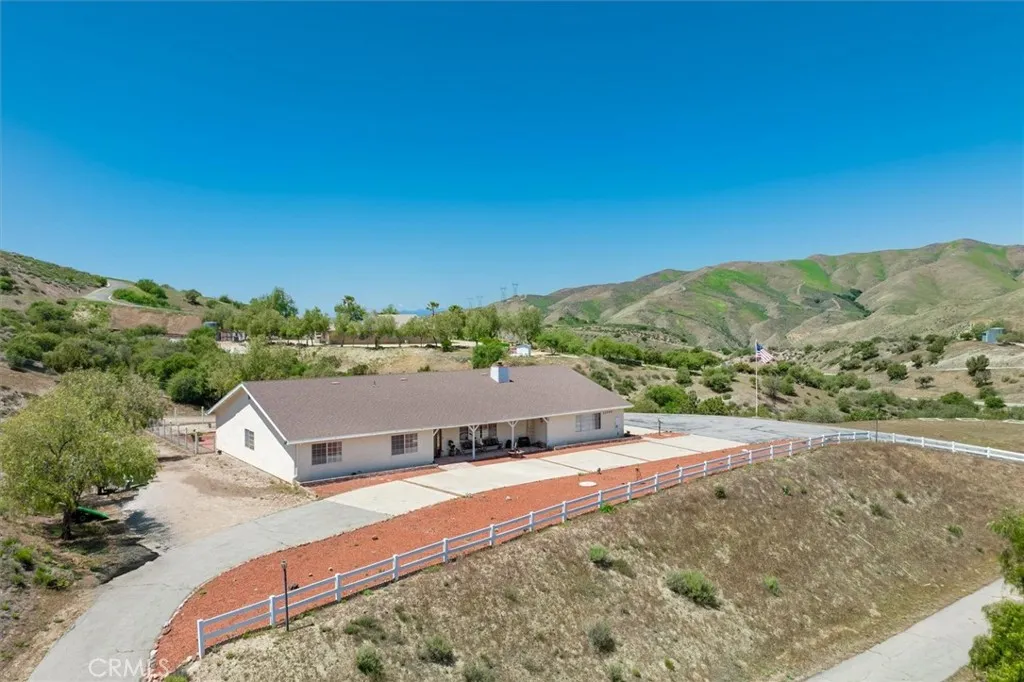 13700 Summit Knoll Road, Agua Dulce, CA 91390