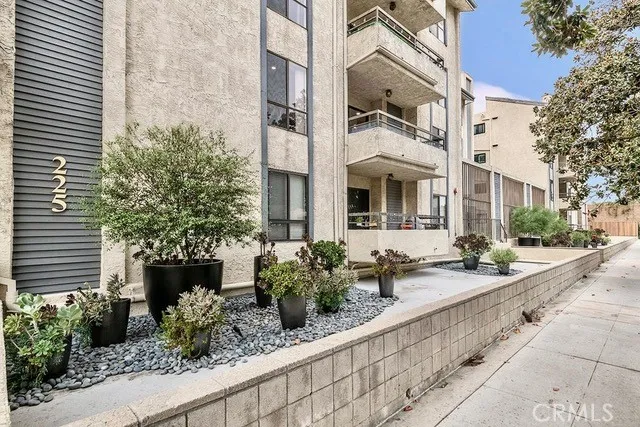 listing main picture