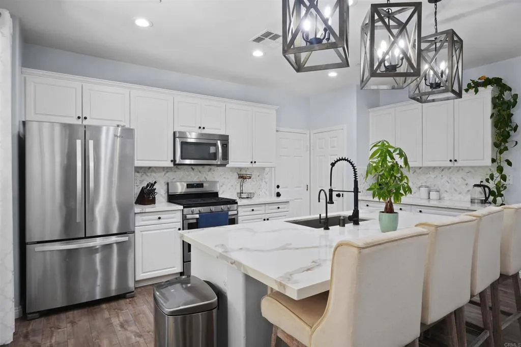 https://cdn.realtyfeed.com/cdn/127/306507942/db28d0741e049ba92248619f3bb4c648.webp