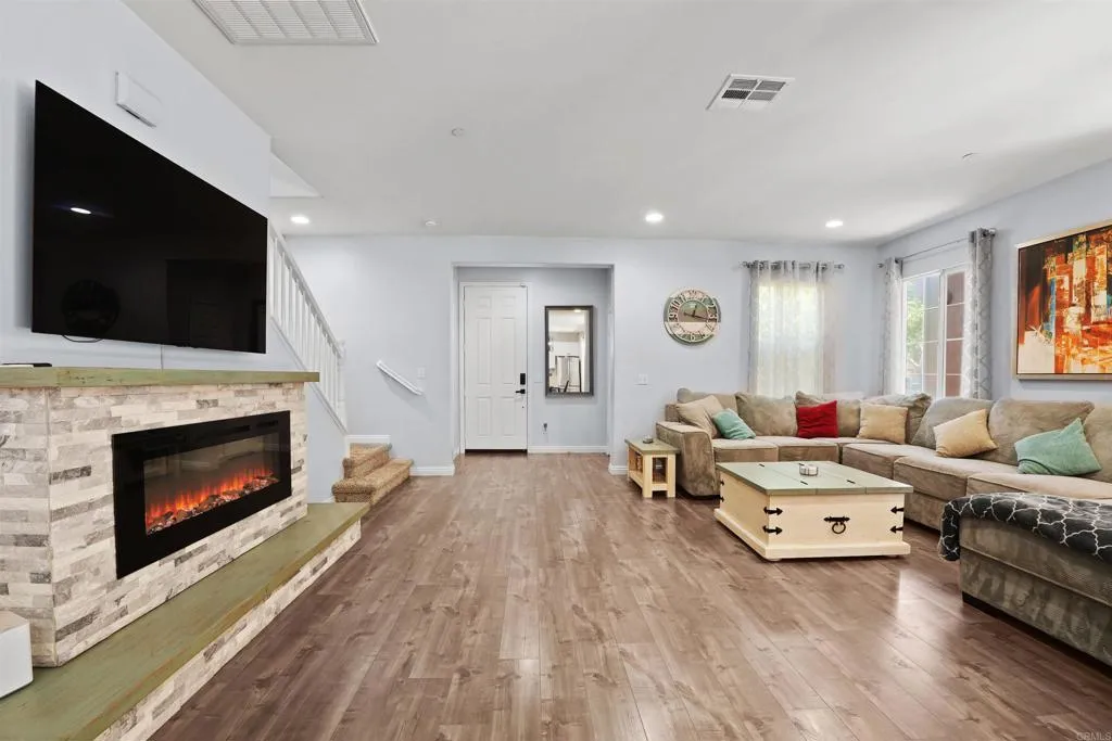 https://cdn.realtyfeed.com/cdn/127/306507942/fa93a38c7f1ba259e25f599d7e812c62.webp