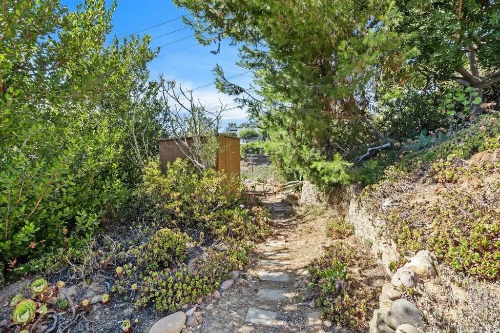 https://cdn.realtyfeed.com/cdn/127/306508053/5f374f03895ff51a74d7b7314d88d3bf.webp