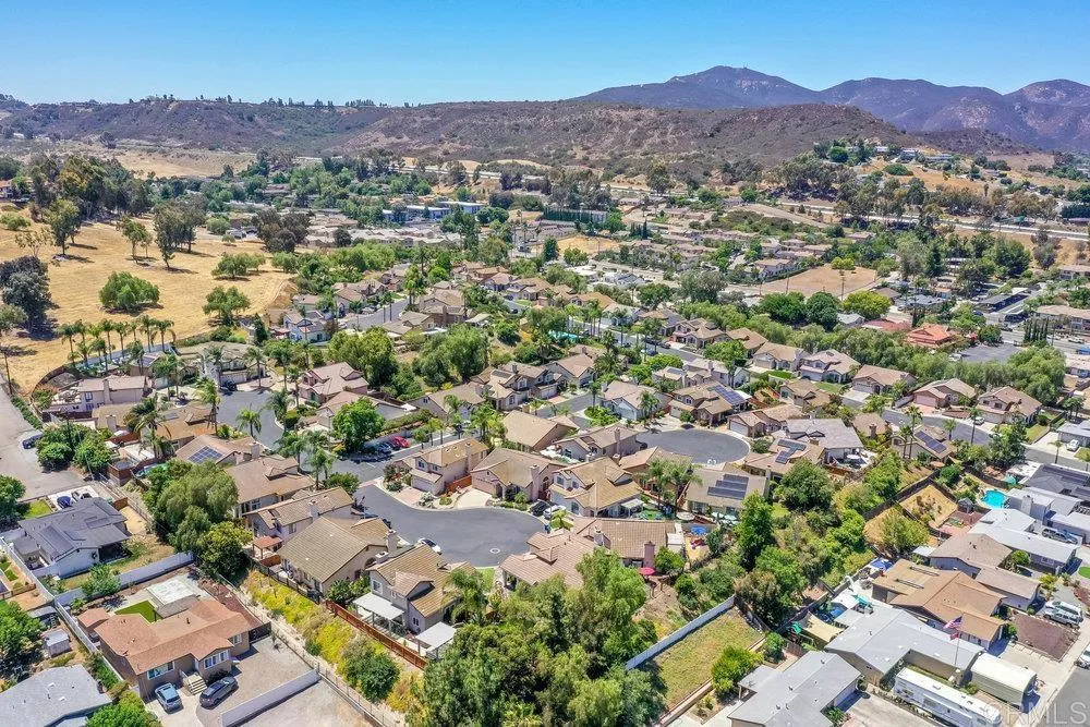 https://cdn.realtyfeed.com/cdn/127/306508084/f13e3622b30c4cda8bc775eeb6fbc509.webp