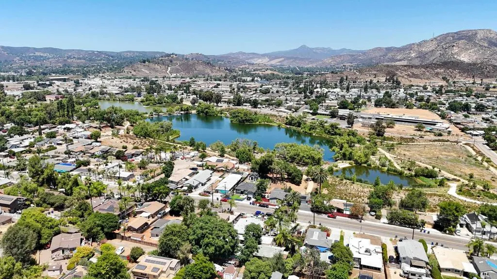 https://cdn.realtyfeed.com/cdn/127/306508109/0c7127c9a0452ea7185cf96ca3430634.webp