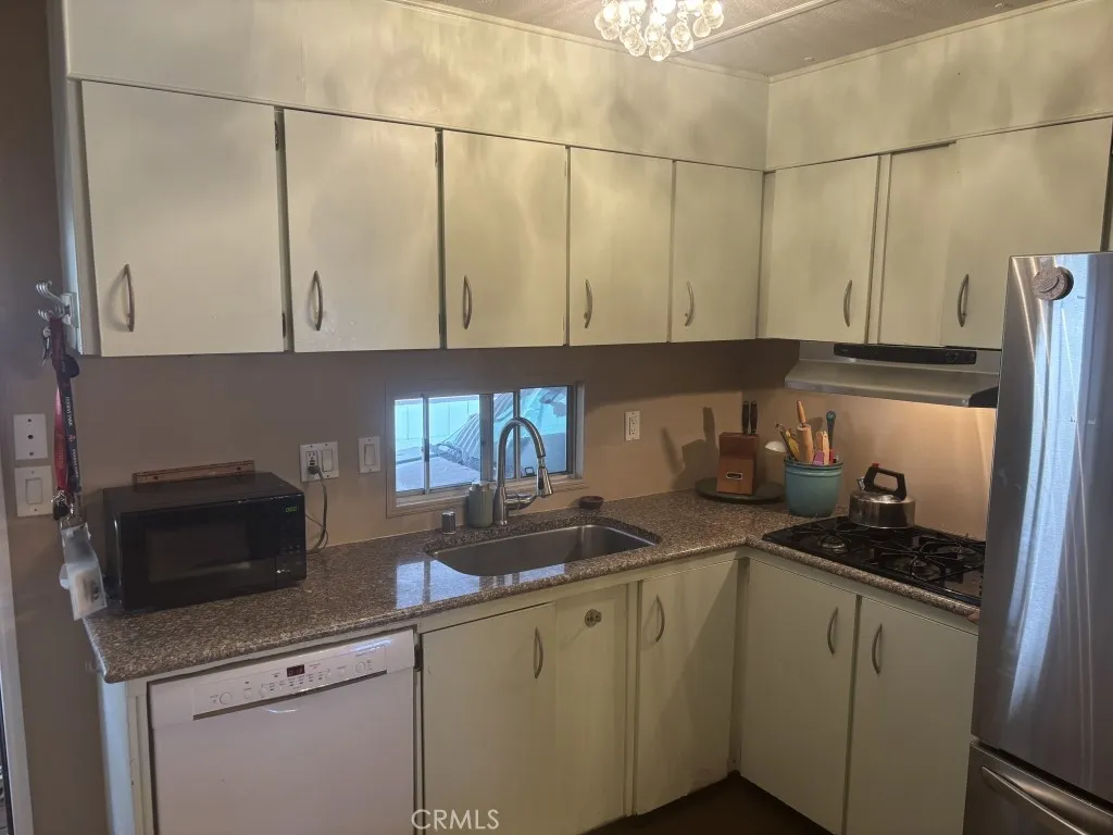 https://cdn.realtyfeed.com/cdn/127/306508226/94bf09f71a9c7f212e911bc330a73b4e.webp