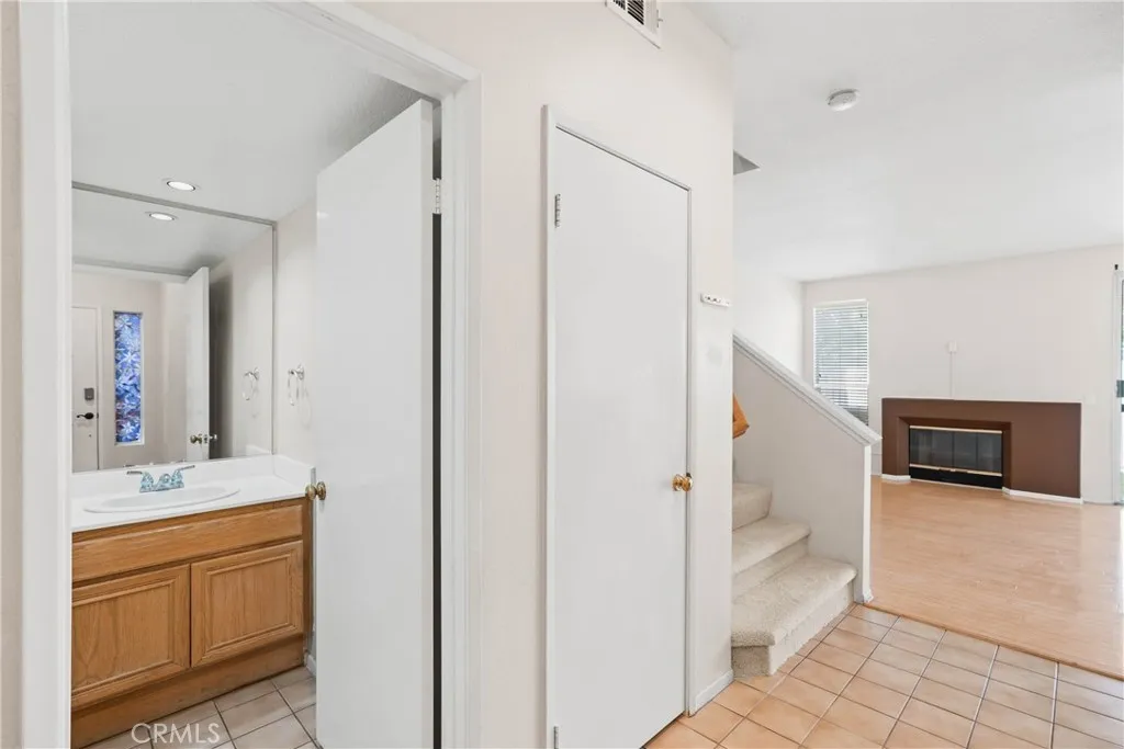 Photo #7: SR25173502 Listing: Photo #7