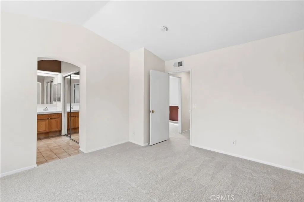 https://cdn.realtyfeed.com/cdn/127/306508274/530d33af97bfb8823f646870e08920de.webp