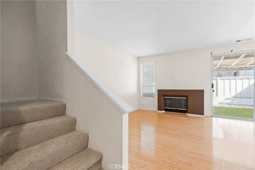 Photo #5: SR25173502 Listing 