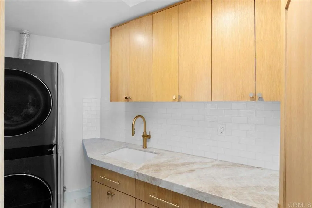 https://cdn.realtyfeed.com/cdn/127/306508409/1c32999ba924f7da01aa7399d05caa36.webp