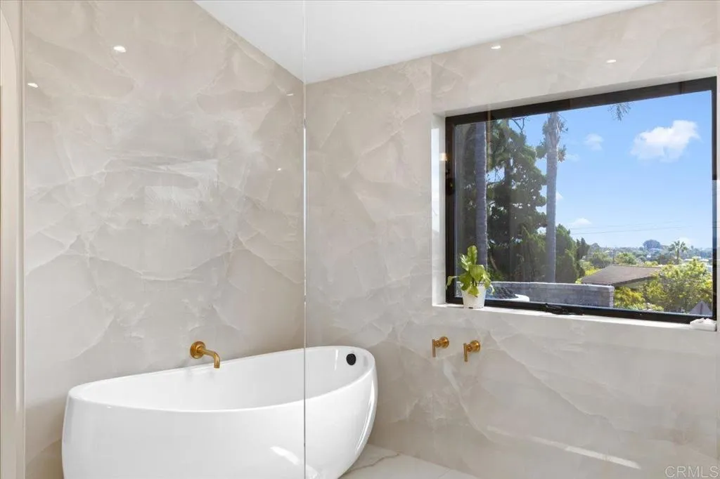 https://cdn.realtyfeed.com/cdn/127/306508409/6f7fd7a654b16484dacb684ba72d3e19.webp