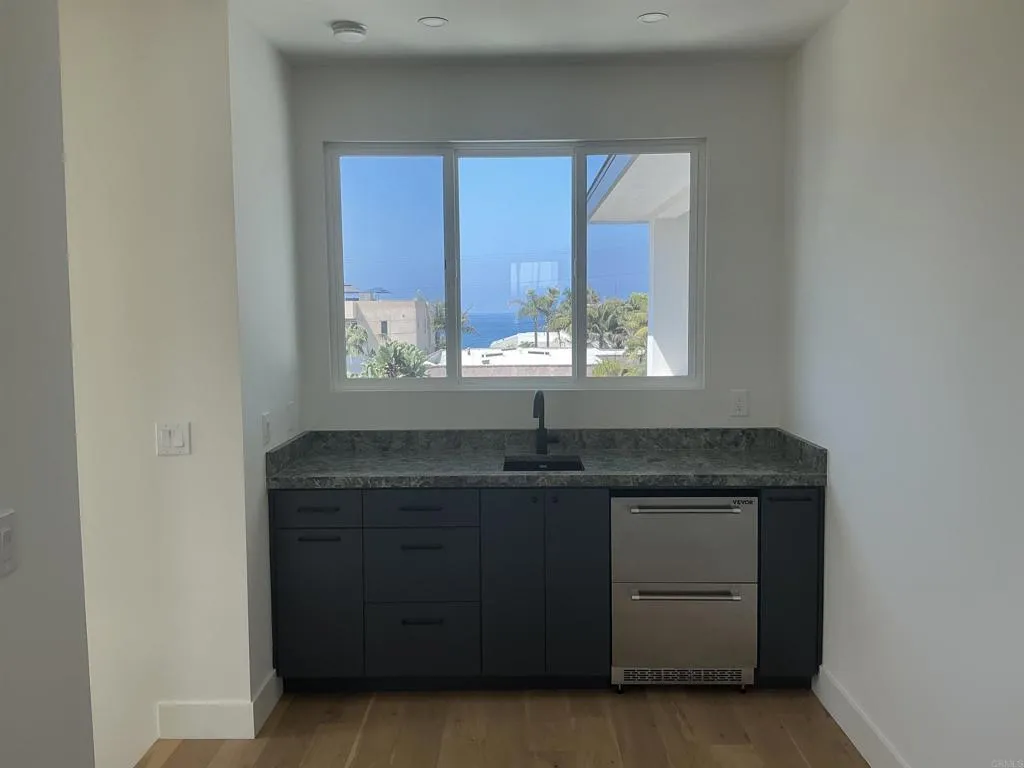 https://cdn.realtyfeed.com/cdn/127/306508546/713e495005433d2d9146bf7c05456f1b.webp