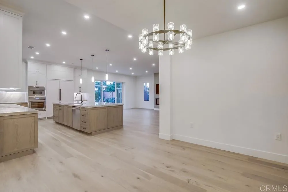https://cdn.realtyfeed.com/cdn/127/306508546/85dc5b9fe1d4d8d6f5245271246cf9bd.webp