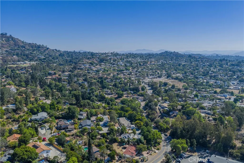 https://cdn.realtyfeed.com/cdn/127/306508692/2c70716541e2bd5120e94299df3c48d6.webp