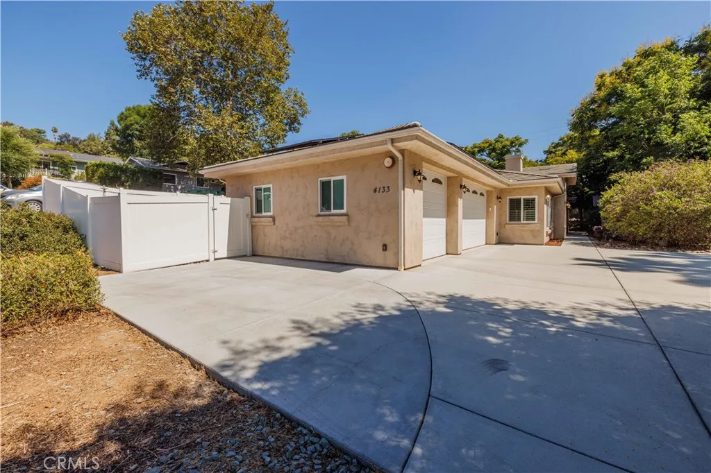 https://cdn.realtyfeed.com/cdn/127/306508692/8b6236d868f5c2f5c858b9d8da8b3cc8.webp