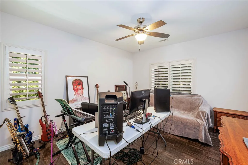 https://cdn.realtyfeed.com/cdn/127/306508692/f55b5af69bda6b6d6bd339560a43b453.webp