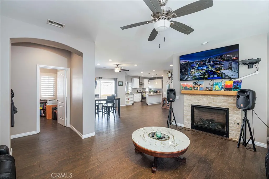 https://cdn.realtyfeed.com/cdn/127/306508692/f70a3ad6f1b0c6c6cdf68600bf28c92a.webp