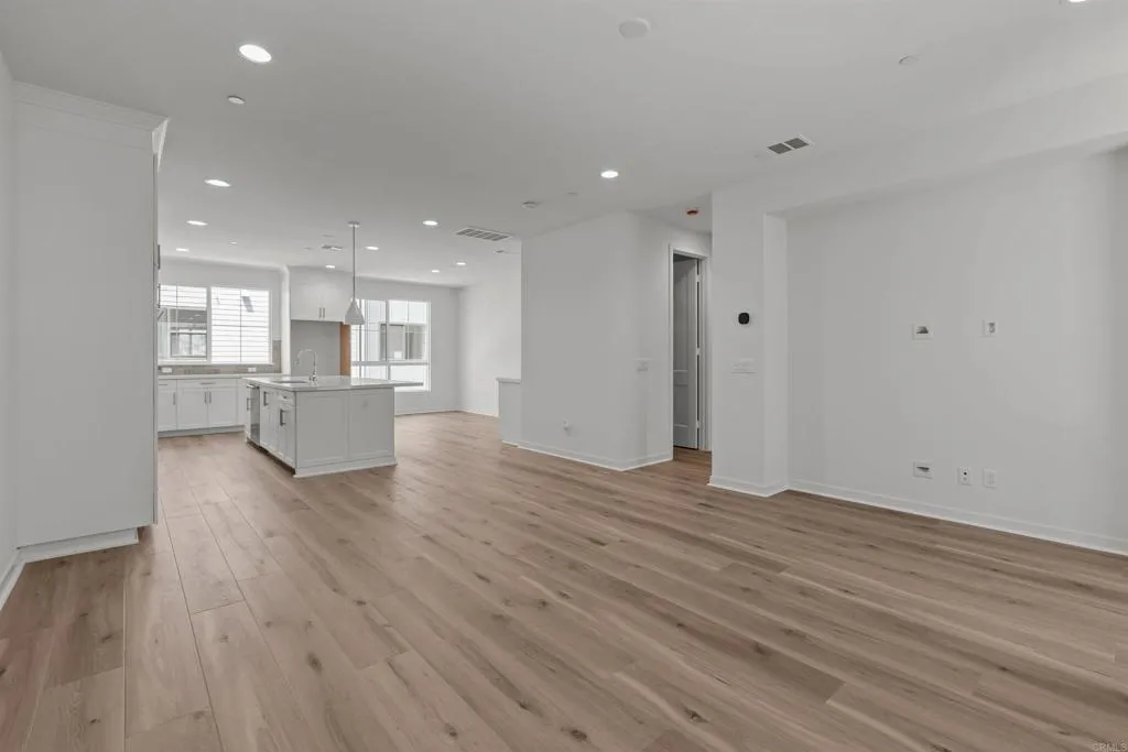 https://cdn.realtyfeed.com/cdn/127/306509014/0690314f28e741c69e8c20c5b8a49a7a.webp