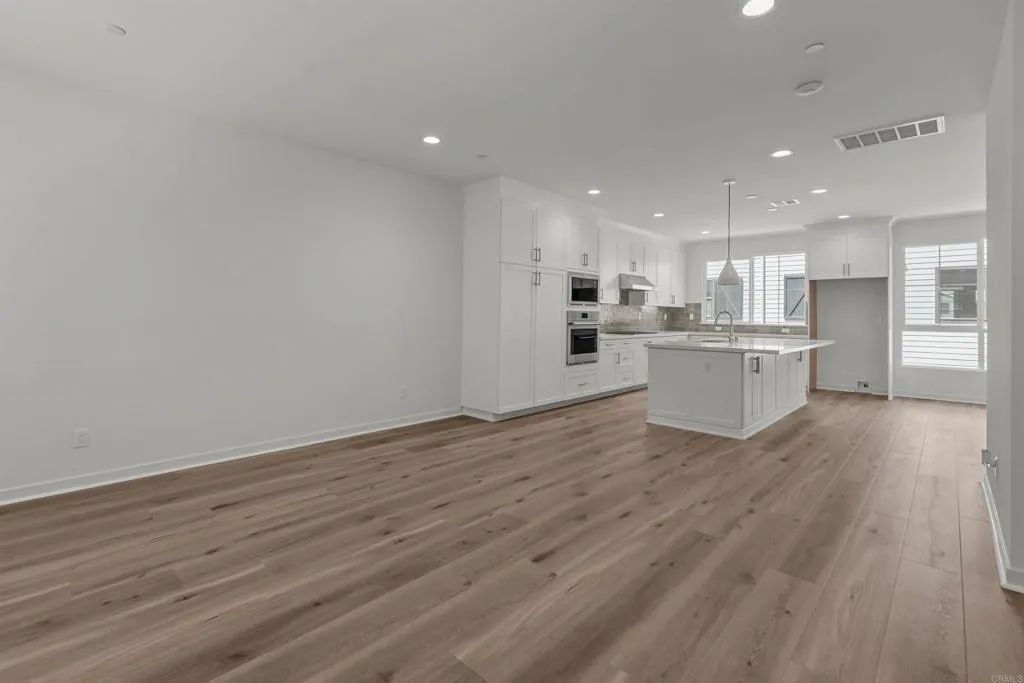https://cdn.realtyfeed.com/cdn/127/306509014/91f9b2979cd17e17f90dca492c1c897c.webp