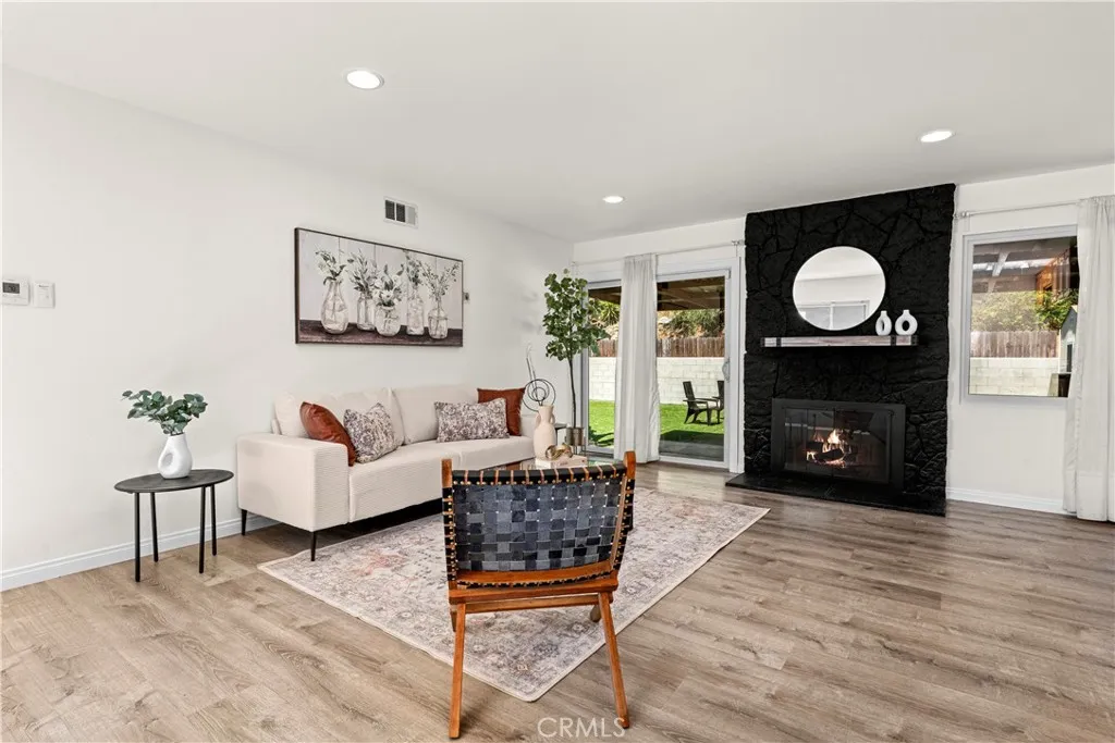 https://cdn.realtyfeed.com/cdn/127/306509115/51087eef3bdf97bc2bacb3f2c4677b7d.webp