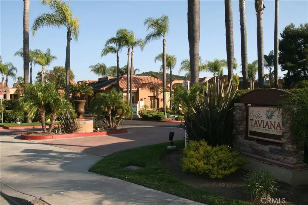 More Details about MLS # OC25174202 : 15273 MATURIN DRIVE UNIT 40