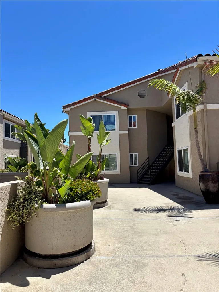 MLS: IG25174208 Condo For Sale